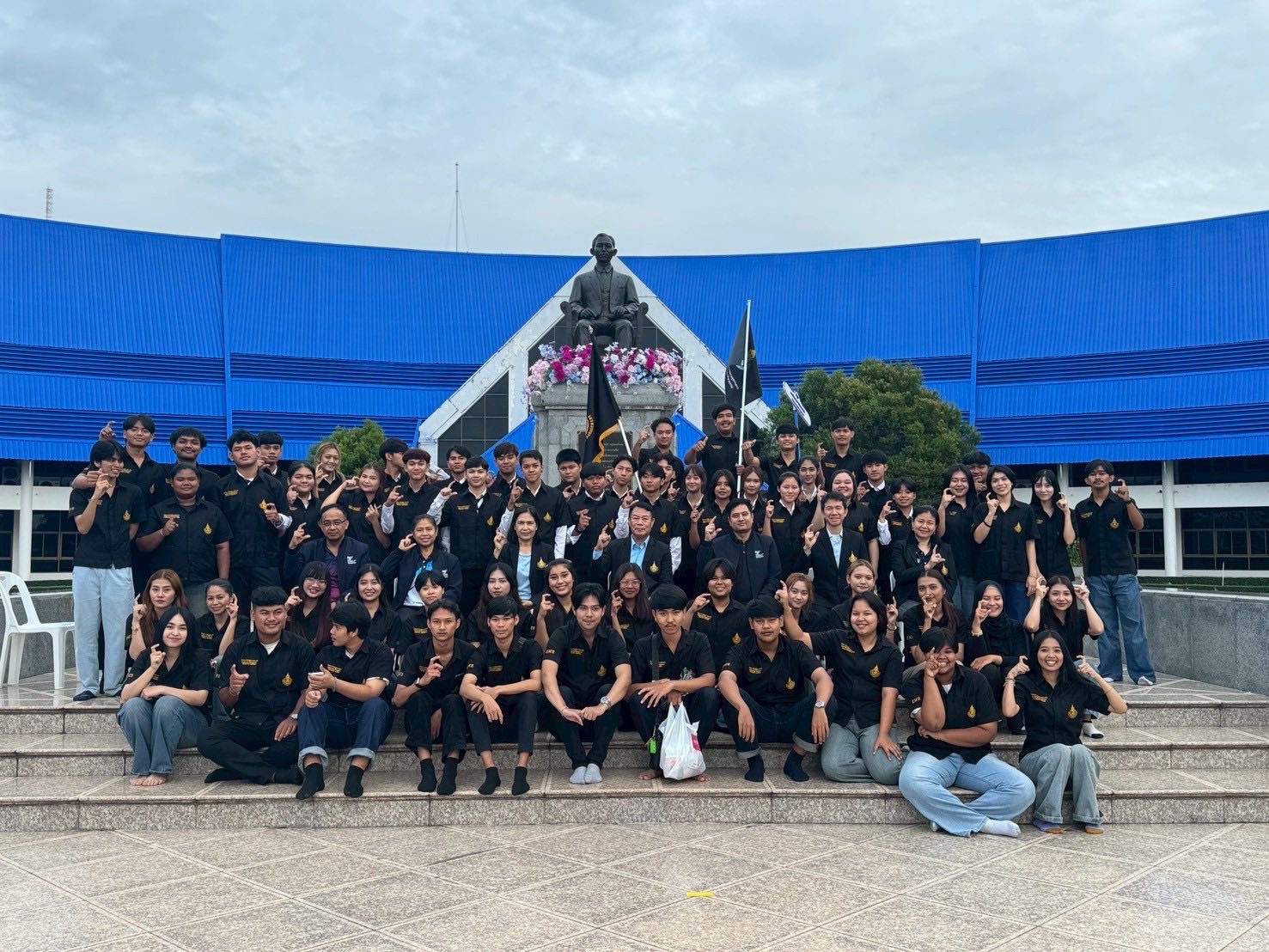 กิจกรรมพิธีมอบเสื้อช็อป