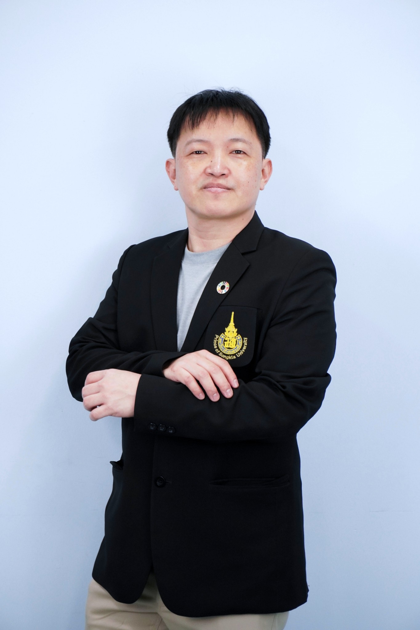 ผู้ช่วยศาสตราจารย์ ดร.อภิรัฐ วานิชสมบัติ