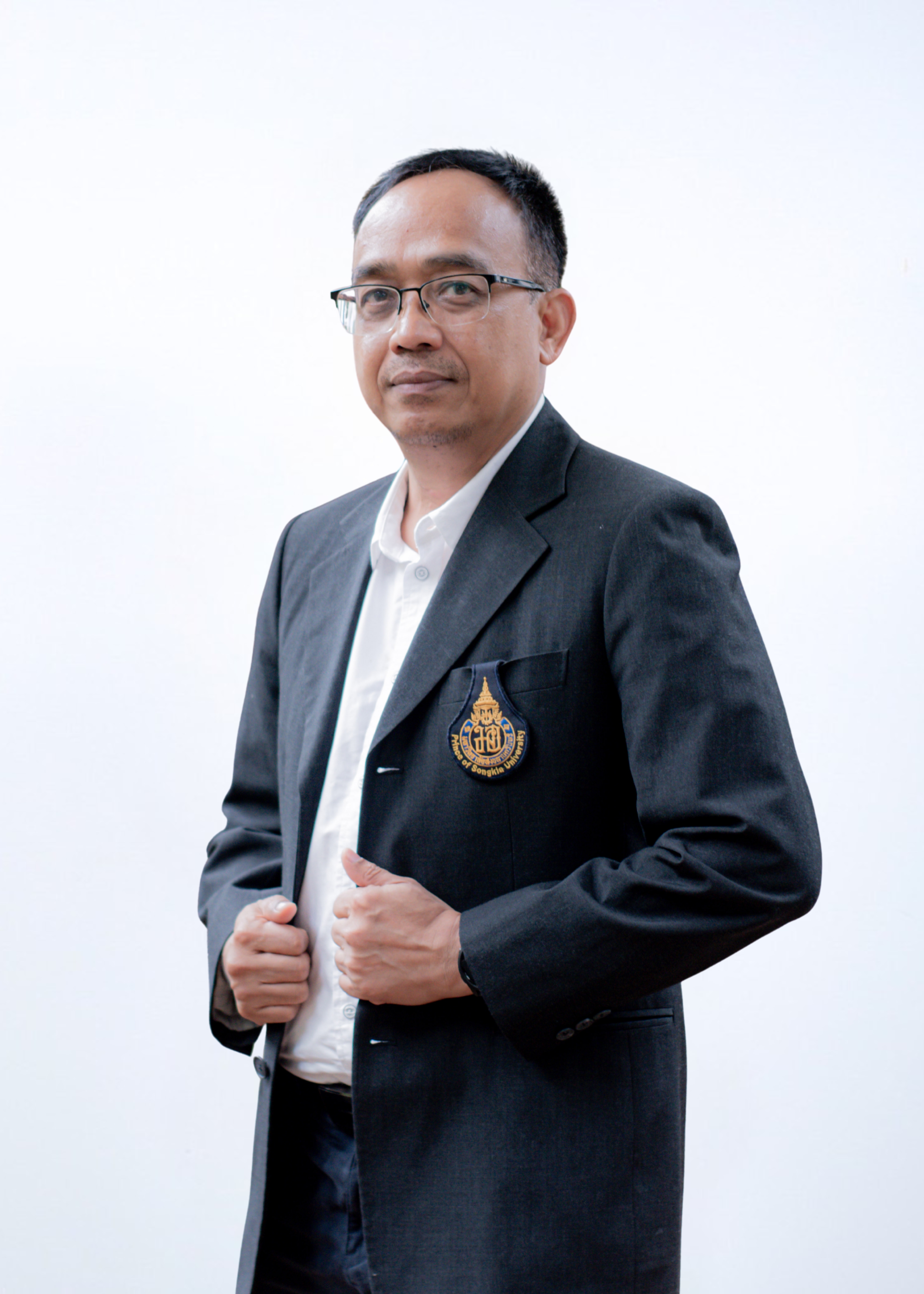 รองศาสตราจารย์ ดร.เธียรศักดิ์  ชูชีพ